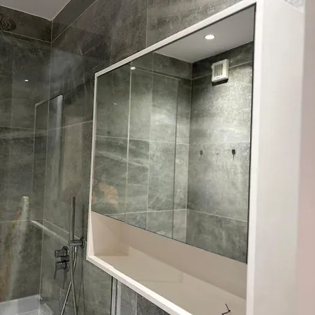 Sunkissed Sky - Qerret - New Modern Apartamento Golem (Tirana)