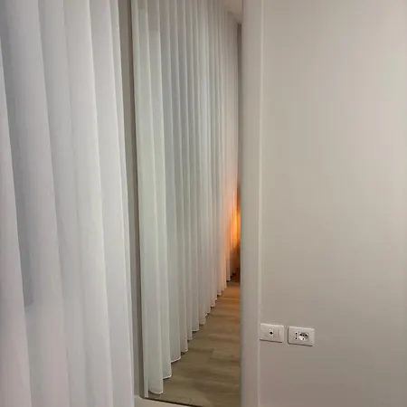 Sunkissed Sky - Qerret - New Modern Apartamento