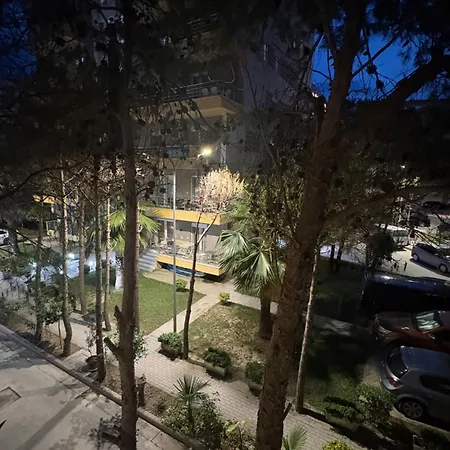 Sunkissed Sky - Qerret - New Modern Apartamento Golem (Tirana)